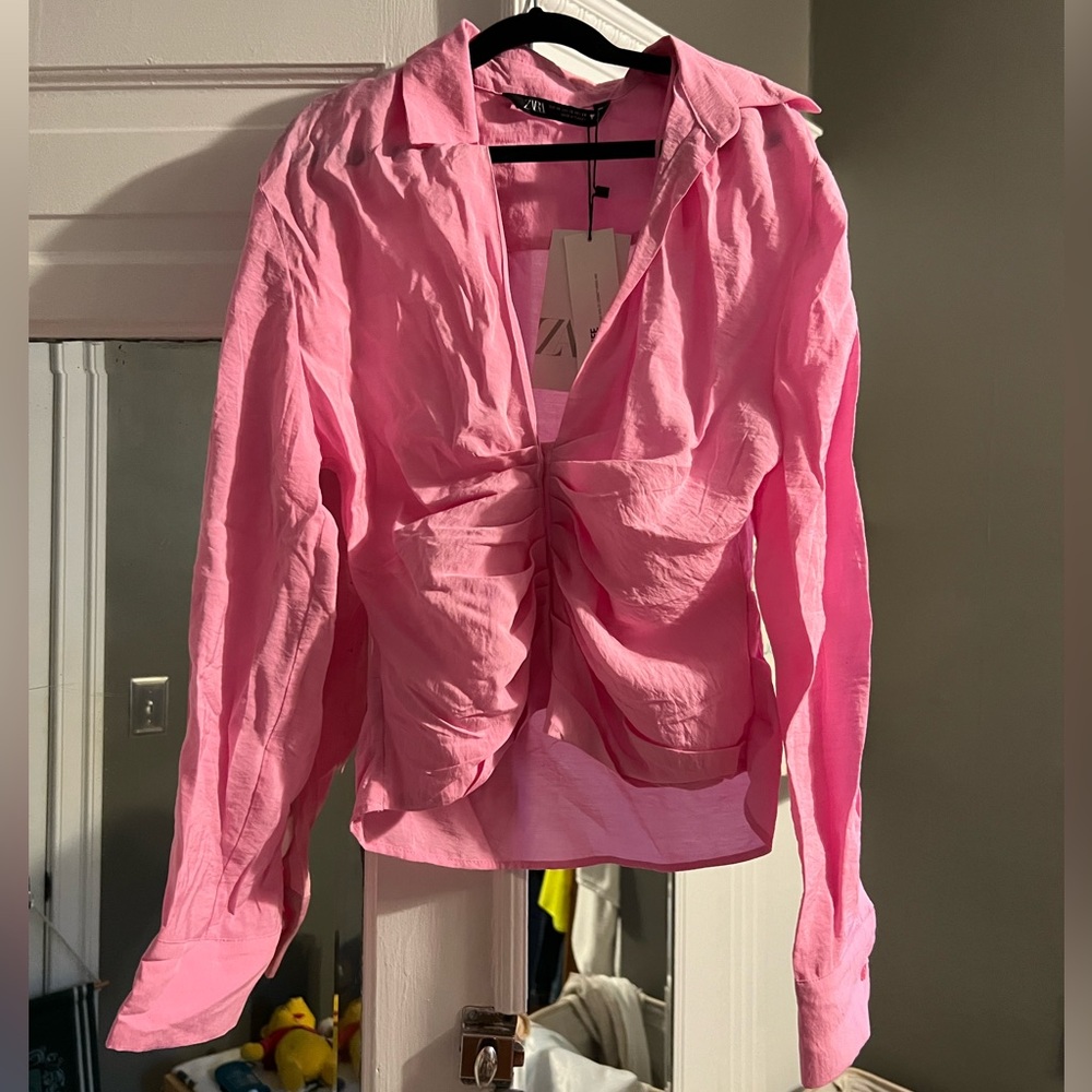 XS Zara Blouse. Barbie pink. Deep V button up tight fit.
